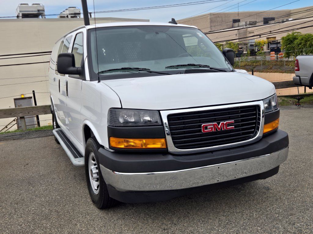 Used 2025 GMC Savana 2500 w/ Driver Convenience Package RWD image 4