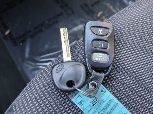 Used 2013 Hyundai Veloster w/ Style Pkg image 23