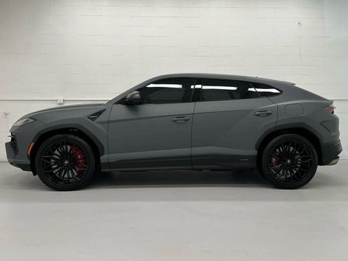Used 2025 Lamborghini Urus SE image 45