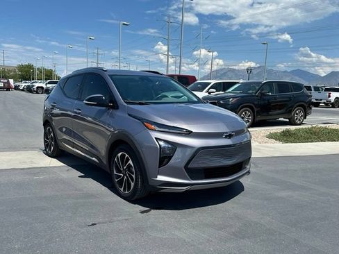 Used 2023 Chevrolet Bolt EUV Premier w/ Sun & Sound Package FWD image 9