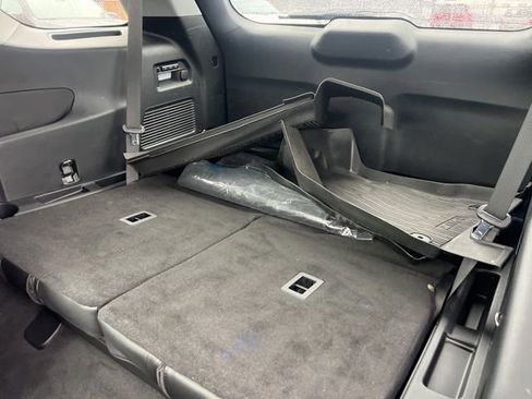 Certified 2022 Ford Explorer Limited w/ Limited Technology Package image 23