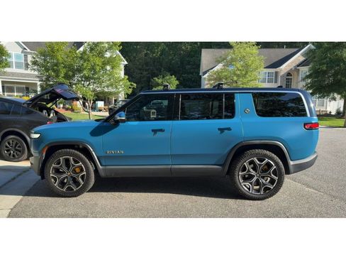 Used 2023 Rivian R1S Adventure AWD/4WD image 2