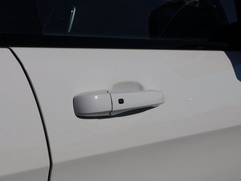 Used 2019 Jeep Grand Cherokee Laredo image 19