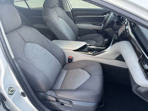 Used 2020 Toyota Camry LE image 30