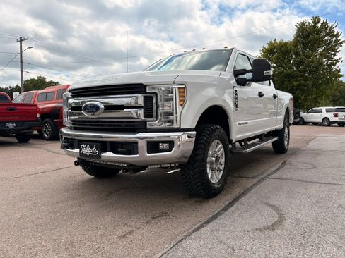 Used 2019 Ford F250 XLT w/ XLT Value Package AWD/4WD image 4