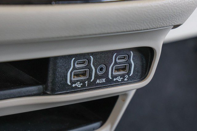 Used 2023 Chrysler Pacifica Touring-L FWD image 19