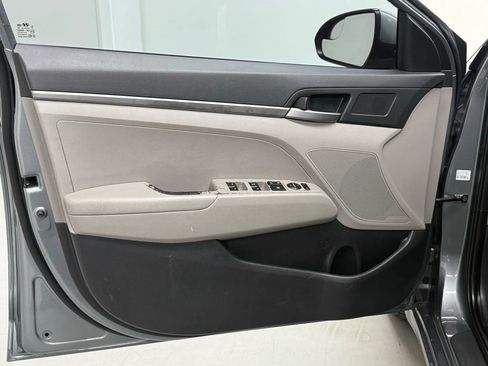 Used 2017 Hyundai Elantra SE FWD image 17
