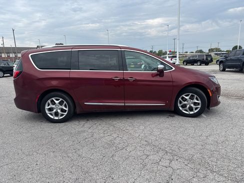 Used 2020 Chrysler Pacifica Limited image 4