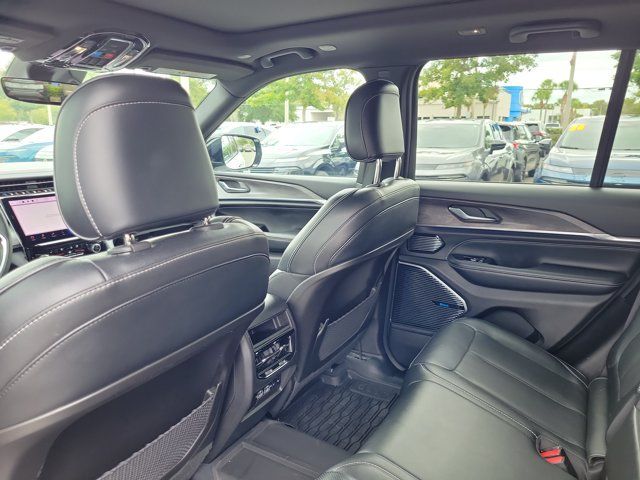 Used 2023 Jeep Grand Cherokee Overland AWD/4WD image 13