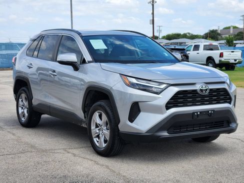 Used 2025 Toyota RAV4 XLE w/ Convenience Package FWD image 3