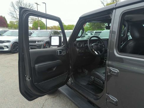 Used 2022 Jeep Wrangler Unlimited Sahara w/ Cold Weather Group AWD/4WD image 11
