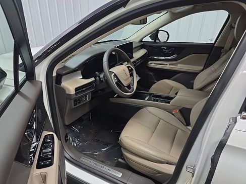 Used 2023 Lincoln Corsair AWD image 33
