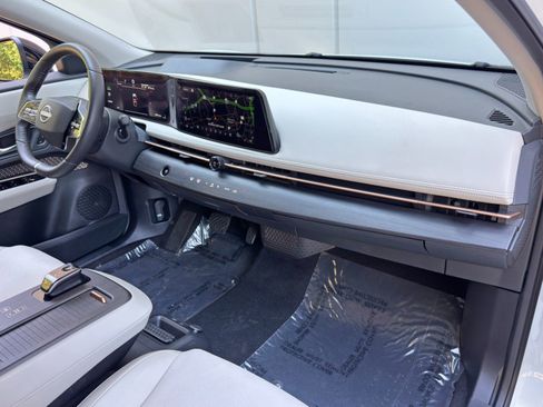 Used 2024 Nissan Ariya FWD image 13