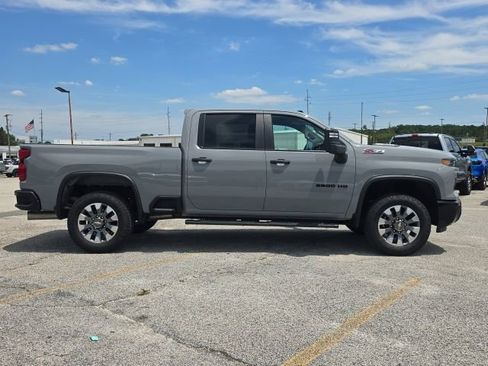 Used 2025 Chevrolet Silverado 2500 Custom w/ Custom Value Package AWD/4WD image 6