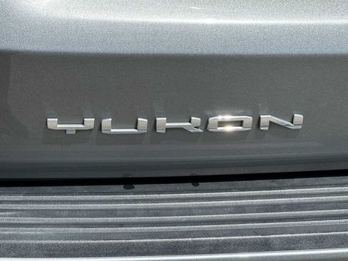 Used 2023 GMC Yukon SLT w/ SLT Luxury Package RWD image 13