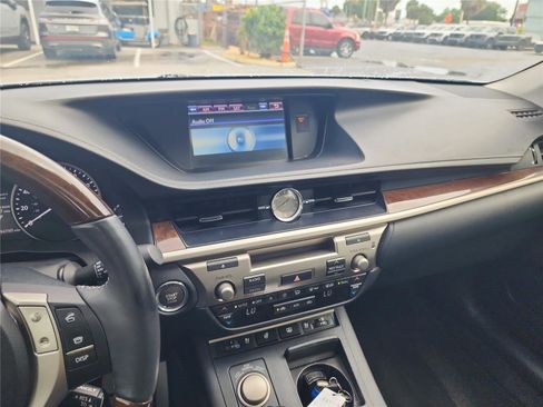 Used 2014 Lexus ES 350 w/ Luxury Package FWD image 35