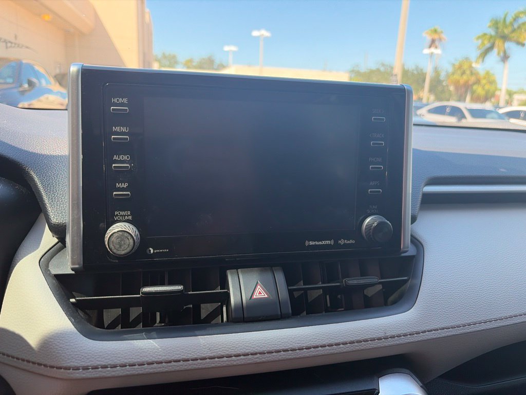 Used 2021 Toyota RAV4 XLE w/ Convenience Package AWD/4WD image 17