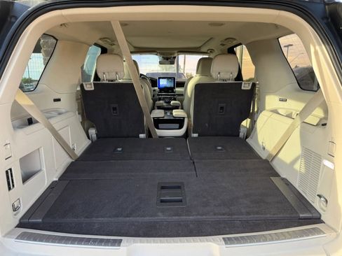 Used 2019 Lincoln Navigator Reserve image 33