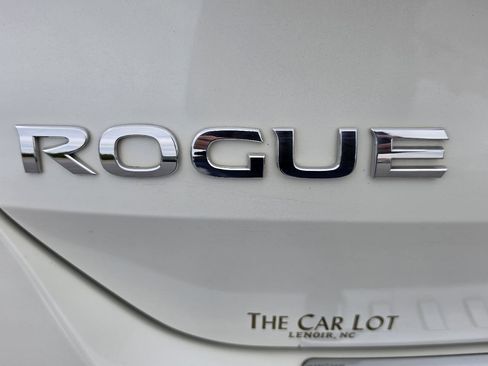 Used 2018 Nissan Rogue SV FWD image 23