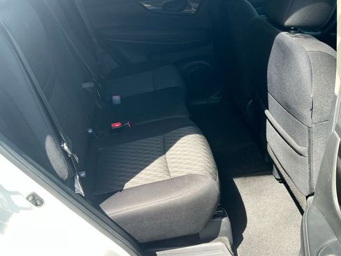 Used 2020 Nissan Rogue S FWD image 17