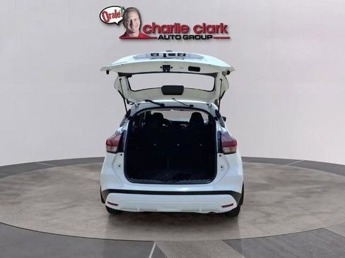Certified 2025 Nissan Kicks Play S image 9