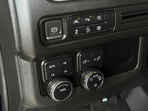 Used 2023 Chevrolet Tahoe Z71 w/ Luxury Package AWD/4WD image 35