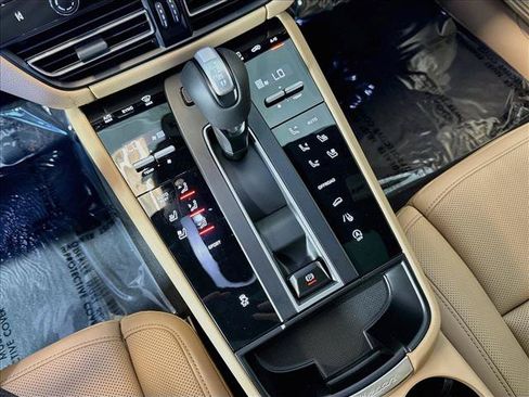 New 2026 Porsche Macan AWD/4WD image 18