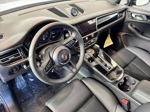 Used 2026 Porsche Macan AWD/4WD image 4