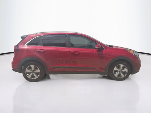 Used 2018 Kia Niro EX FWD image 10
