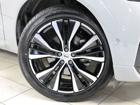 Used 2025 Volvo XC60 B5 Plus AWD/4WD image 14