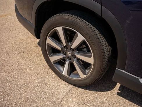 Used 2025 Honda Pilot Touring image 10