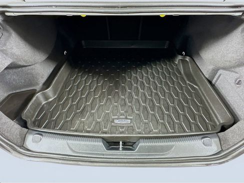 Used 2018 Jaguar XE R-Sport image 33