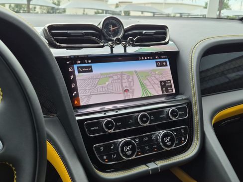 Certified 2025 Bentley Bentayga AWD/4WD image 17