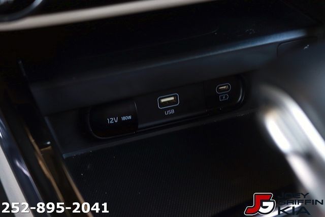 Certified 2025 Kia Soul EX FWD image 22