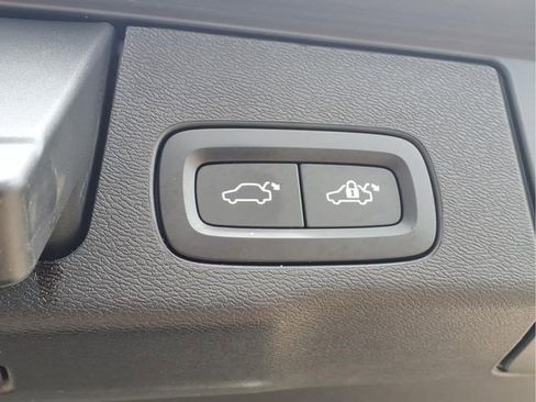 Used 2022 Volvo XC60 B5 Momentum AWD/4WD image 29