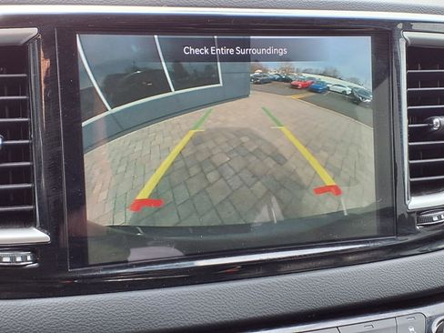 Used 2023 Chrysler Pacifica Touring-L image 25