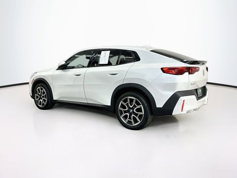 Used 2025 BMW X2 xDrive28i AWD/4WD image 5