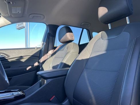 Used 2025 Chevrolet Trax LT image 11