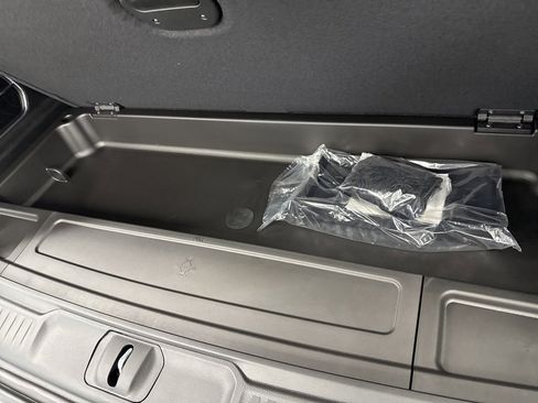 Used 2025 Jeep Wagoneer 2WD image 9