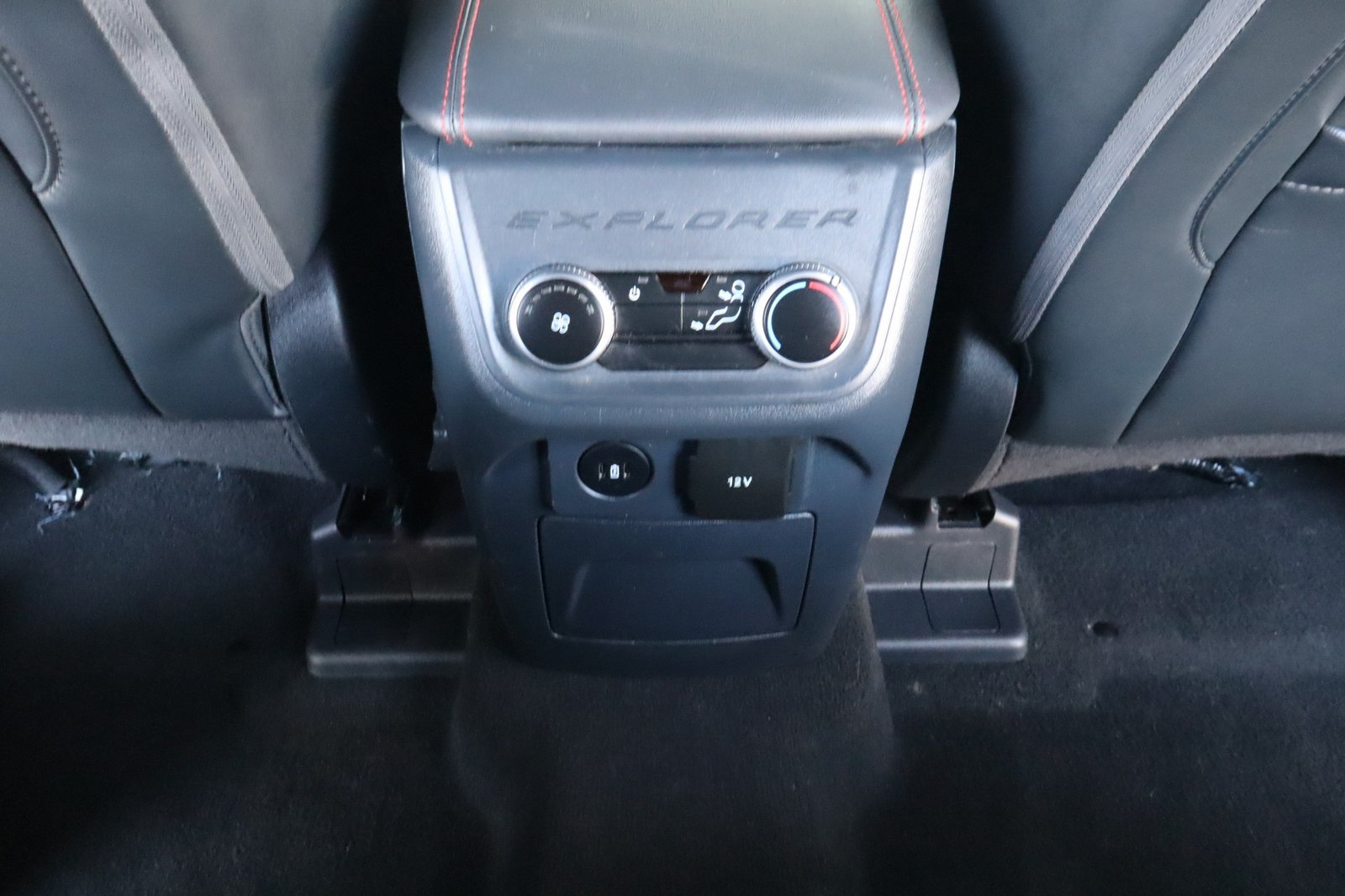 Used 2025 Ford Explorer ST-Line AWD/4WD image 34