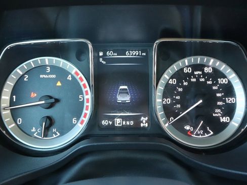 Used 2017 Nissan Titan SV image 34