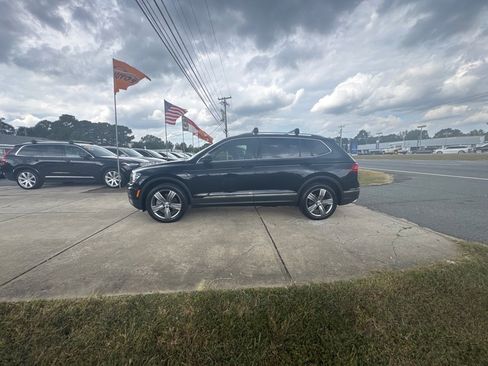Used 2019 Volkswagen Tiguan SEL Premium image 11