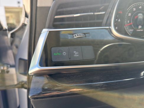 Used 2022 Audi Q7 3.0T Premium Plus AWD/4WD image 24