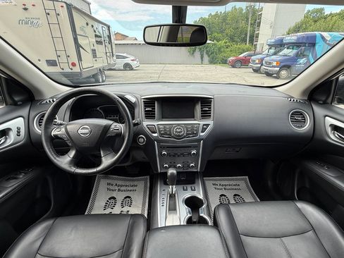 Used 2018 Nissan Pathfinder SL w/ Midnight Edition Package FWD image 10