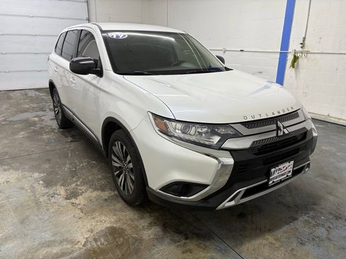 Used 2019 Mitsubishi Outlander ES FWD image 1