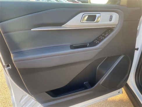 New 2026 Ford Explorer Active w/ Active Comfort Package image 12