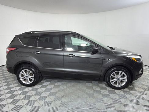 Used 2018 Ford Escape SE image 4