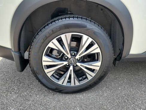 Used 2023 Nissan Rogue SV AWD/4WD image 5