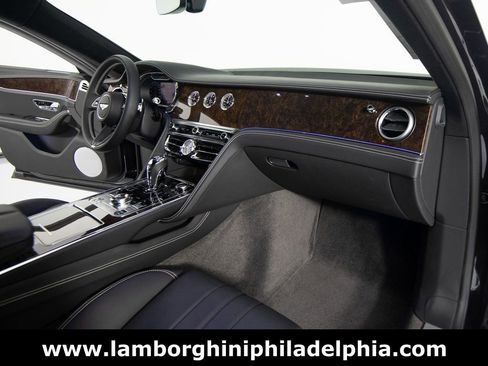 Used 2024 Bentley Flying Spur V8 image 30