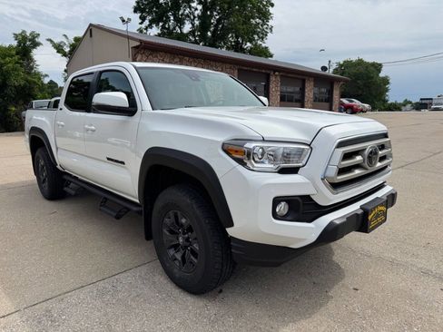 Used 2021 Toyota Tacoma SR5 w/ Trail Edition AWD/4WD image 3